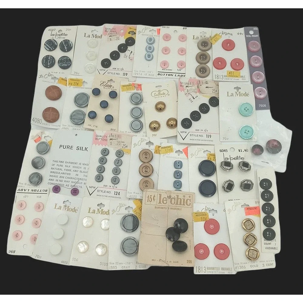 Vintage Goose Tin Sewing‎ Buttons Lot 299 Unisex OS Multicolor Mixed Fasteners